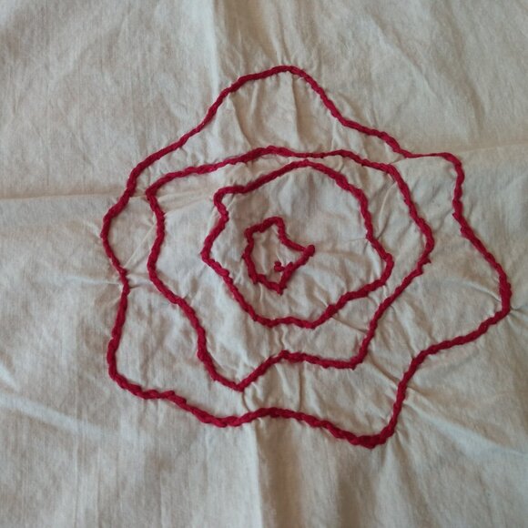 Vintage Tablecloth Primitive Hand Embroidered "Grandma" Red Rose Green Leaves - Picture 4 of 16
